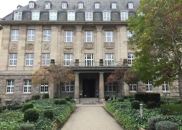 Mitten In Apartment *